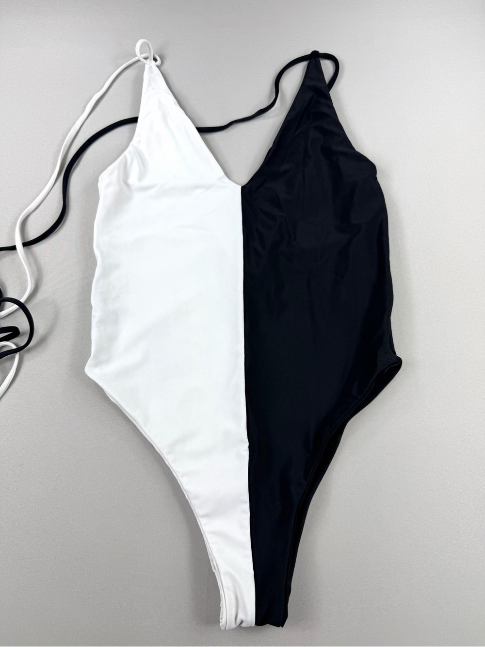 Beach Bunny Swimwear One Piece Swimsuit Medium Black White Colorblock High Cut